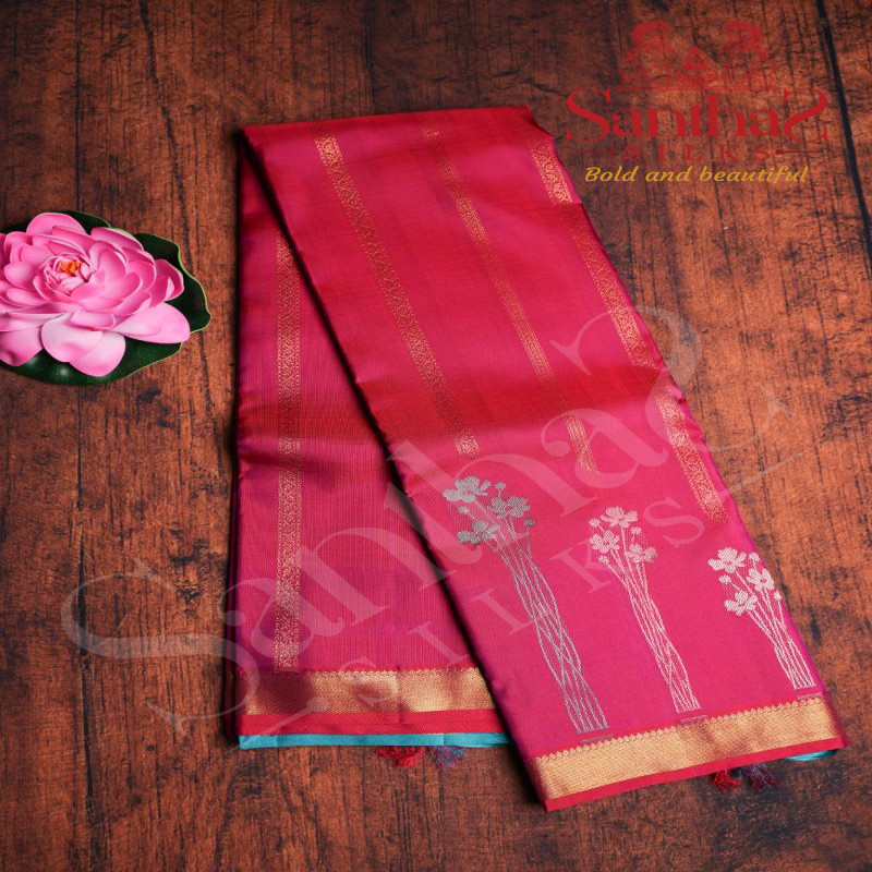 MAGENTA COLOUR BODY FLORAL PATTERN GOLDEN ZARI BORDER WITH CONTRAST BLOUSE