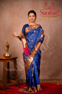 royal-blue-kanjivaram-silk-saree-with-rich-zari-border