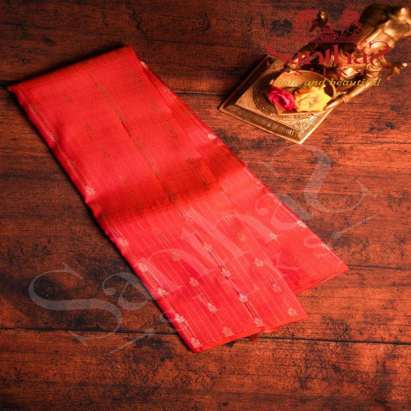 BORDERLESS ORANGISH RED MIXED COLOUR BODY WITH SILVER AND COPPER ZARI STRIPS WITH BUTTAS AND DARK GREEN CONTRAST BLOUSE