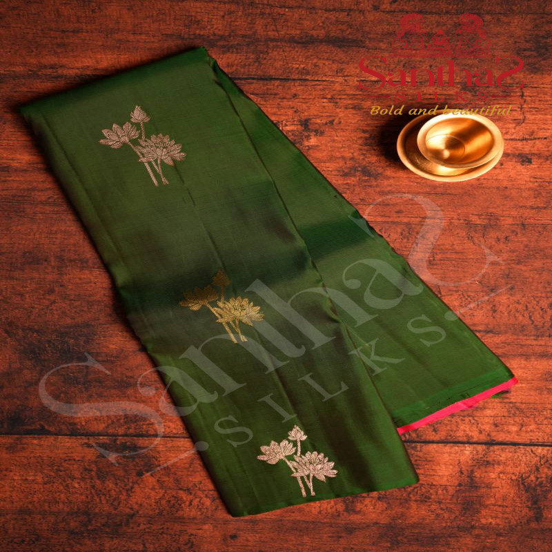 BORDERLESS BOTTLE GREEN COLOUR BODY WITH COPPER AND GOLDEN ZARI FLOWER MOTIFS AND ROSE COLOUR CONTRAST BLOUSE