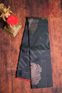 borderless-dark-green-colour-body-with-copper-and-silver-zari-big-motifs-and-contrast-colour-boluse