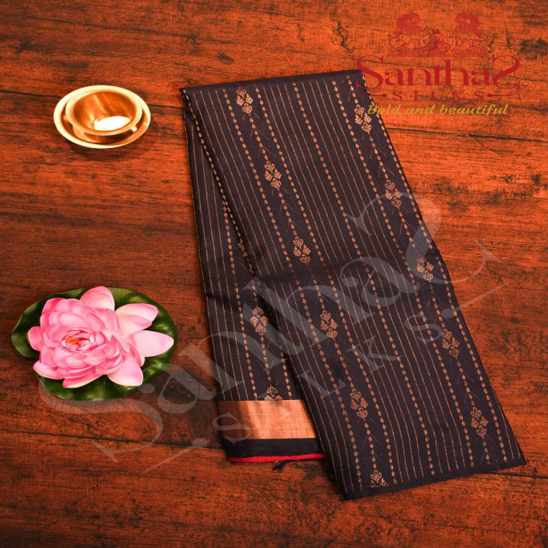 BORDERLESS BERRY BLUE COLOUR BODY COPPER STRIPS ZARI MOTIF WITH CONTRAST BLOUSE