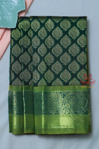 green-in-floral-pattern-body-with-contrast-blouse-border