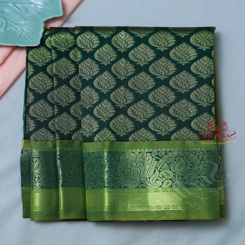  GREEN IN FLORAL PATTERN BODY WITH CONTRAST BLOUSE & BORDER