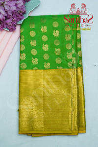 parrot-green-body-in-annam-chakkram-butta-with-contrast-blouse-border
