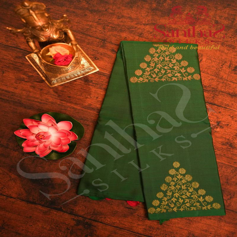 BORDERLESS DARK GREEN COLOUR BODY WITH COPPER AND GOLDEN ZARI TRIANGLE MOTIFS AND CONTRAST BLOUSE