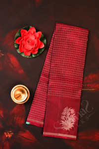 light-maroon-colour-checked-body-with-floral-pattern-butta-with-contrast-blouse