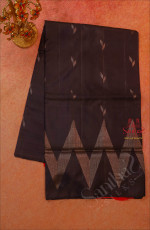 BORDERLESS NAVY BLUE COLOUR BODY WITH GOLDEN ZARI BUTTA WITH CONTRAST BLOUSE & PALLU