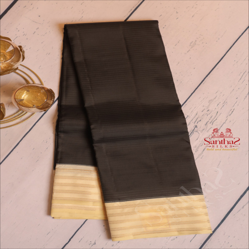 BLACK COLOUR PLAIN BODY AND CONTRAST PALLU & BLOUSE
