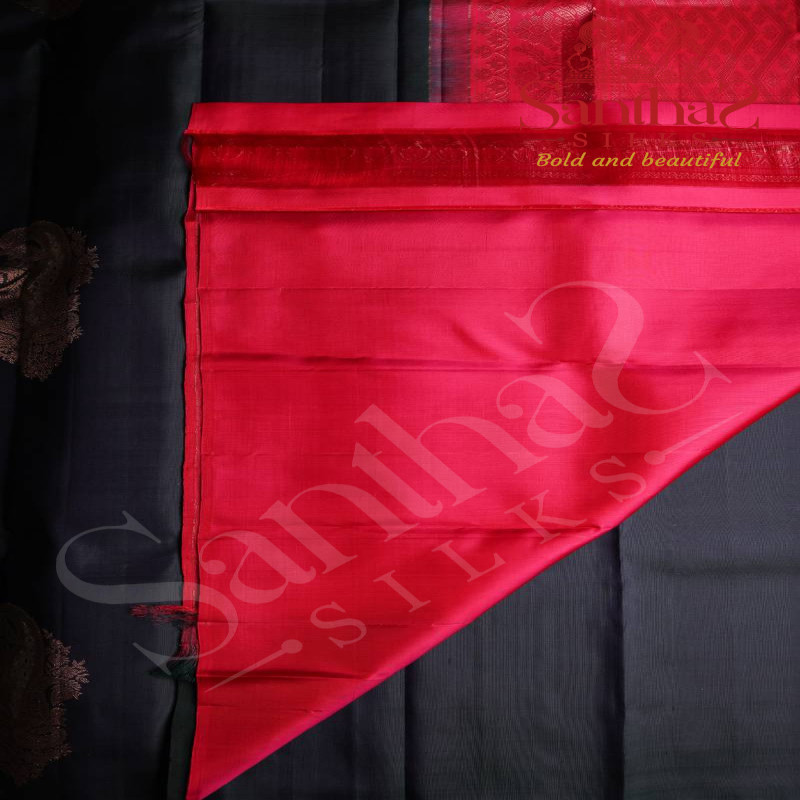 BORDERLESS DARK GREEN COLOUR BODY WITH COPPER AND SILVER ZARI BIG MOTIFS AND CONTRAST COLOUR BOLUSE