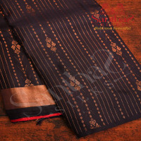 BORDERLESS BERRY BLUE COLOUR BODY COPPER STRIPS ZARI MOTIF WITH CONTRAST BLOUSE